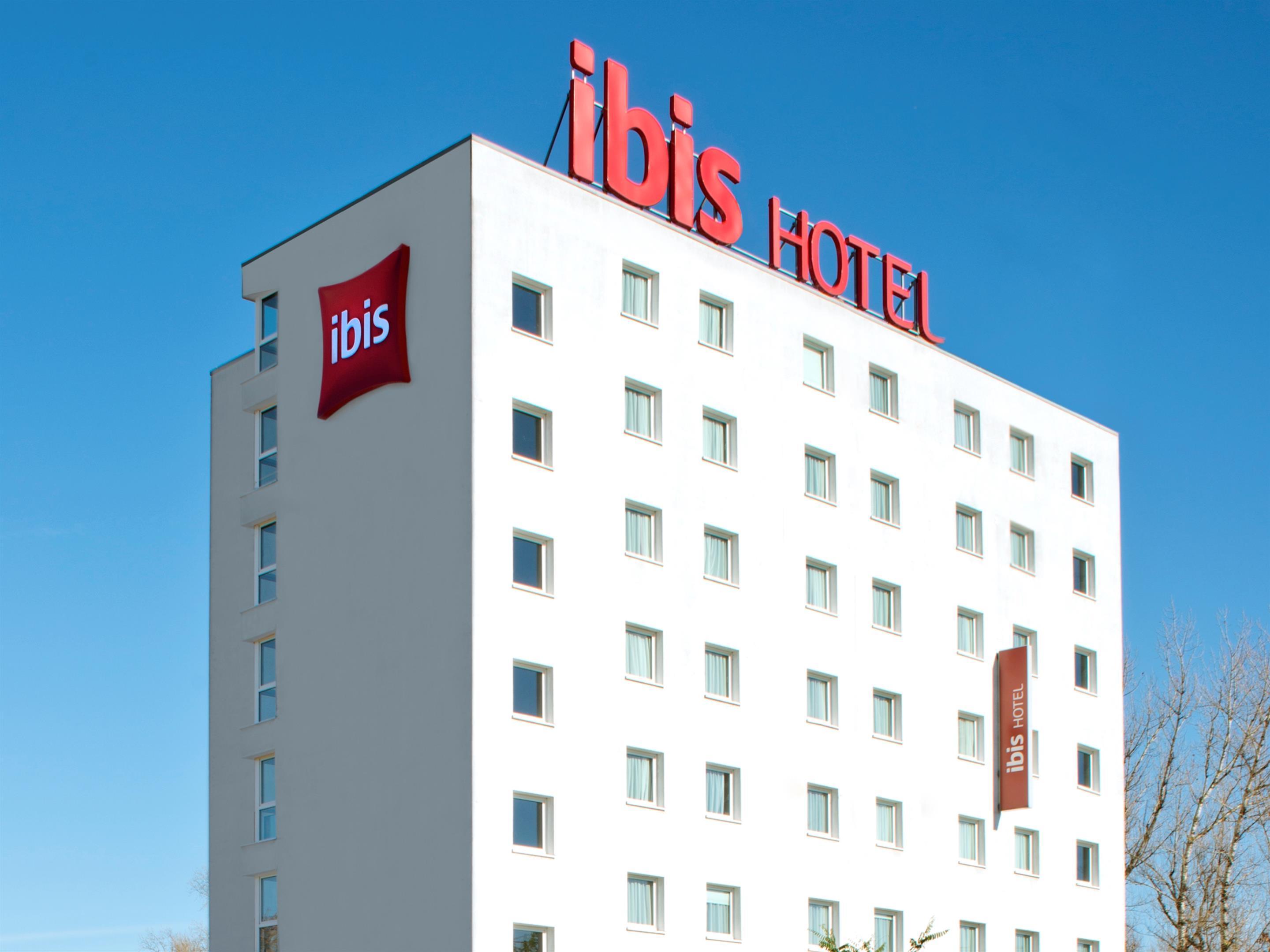 Отель Ibis Warszawa Ostrobramska Экстерьер фото