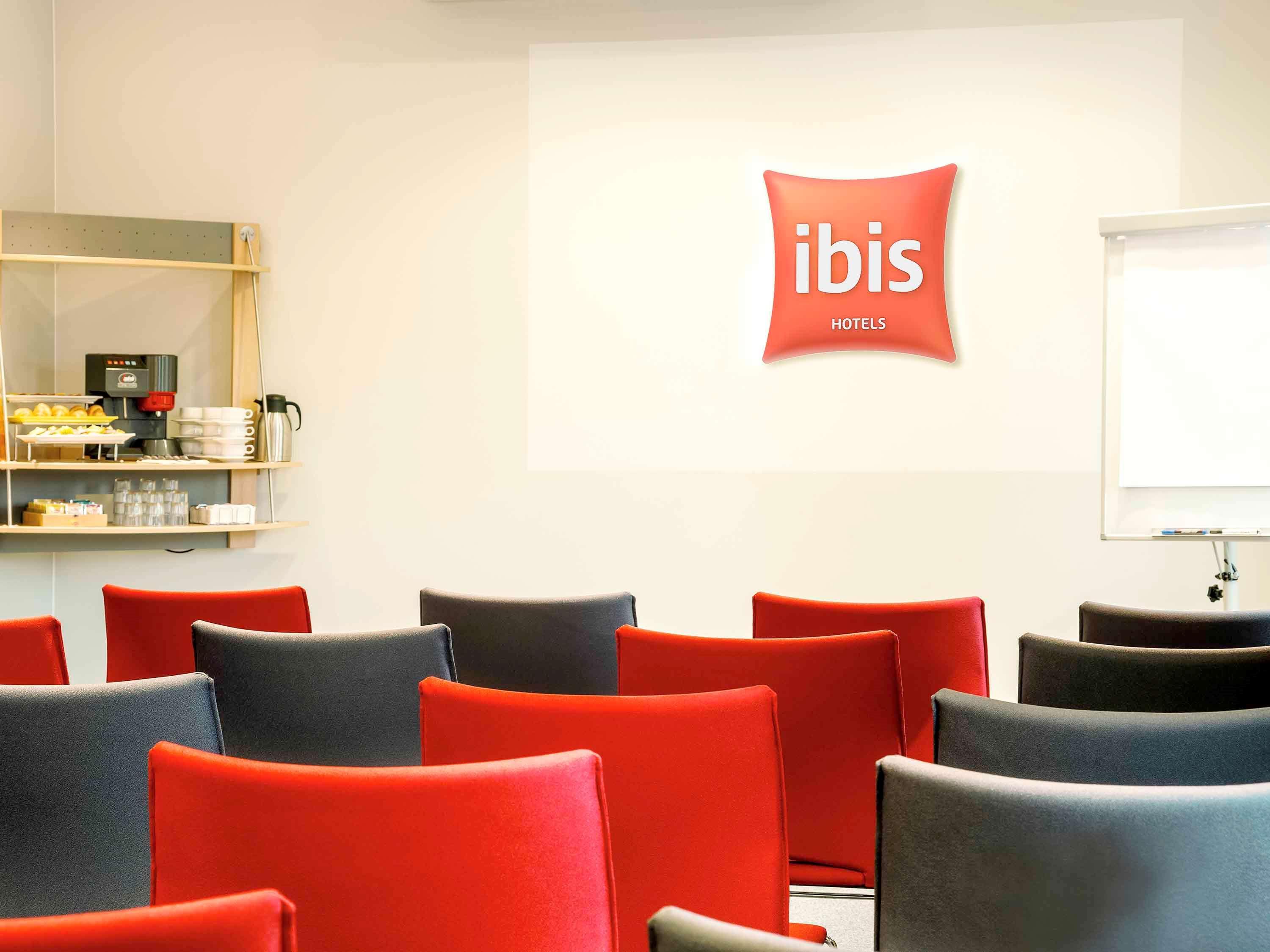 Отель Ibis Warszawa Ostrobramska Экстерьер фото