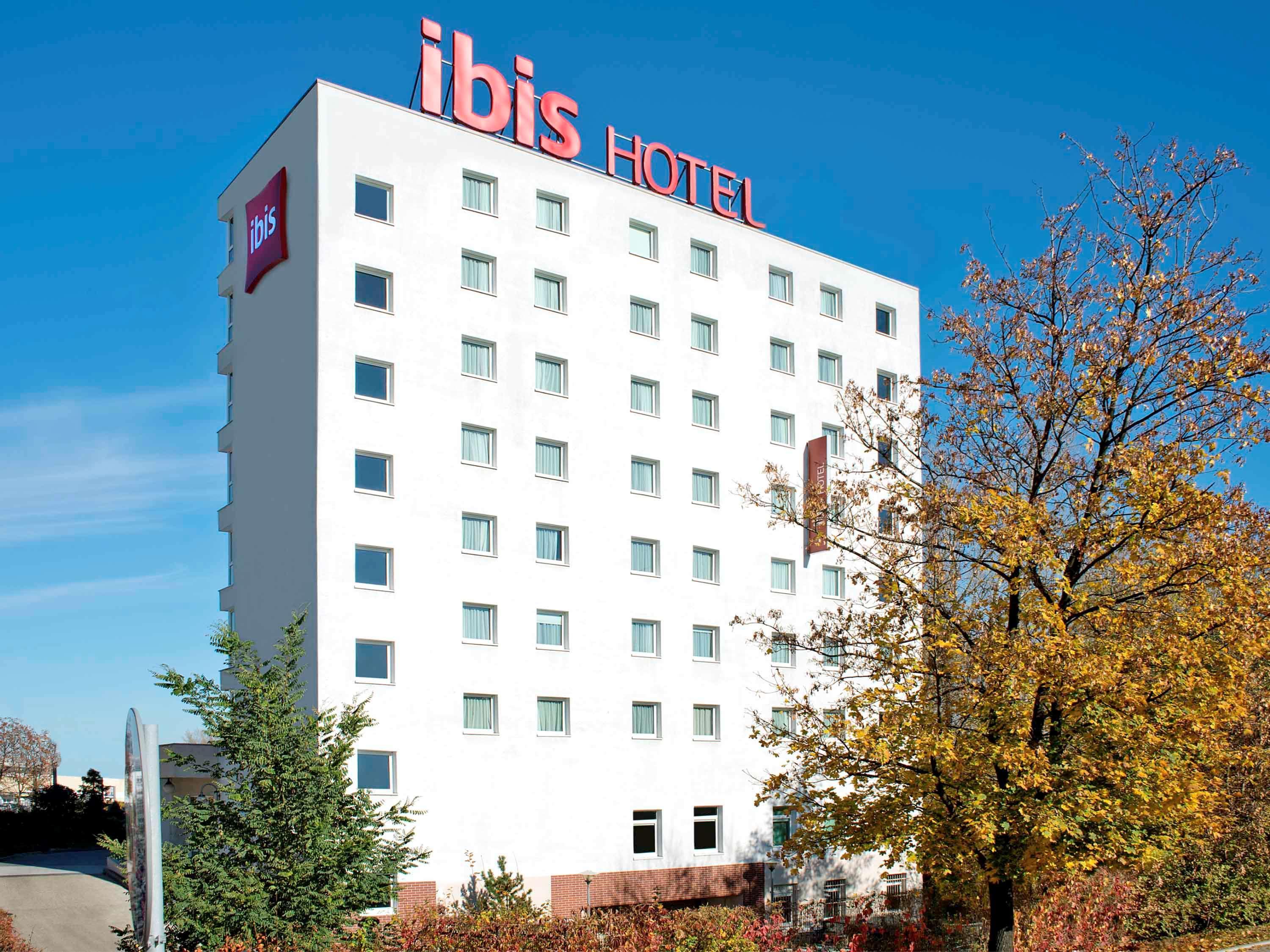 Отель Ibis Warszawa Ostrobramska Экстерьер фото