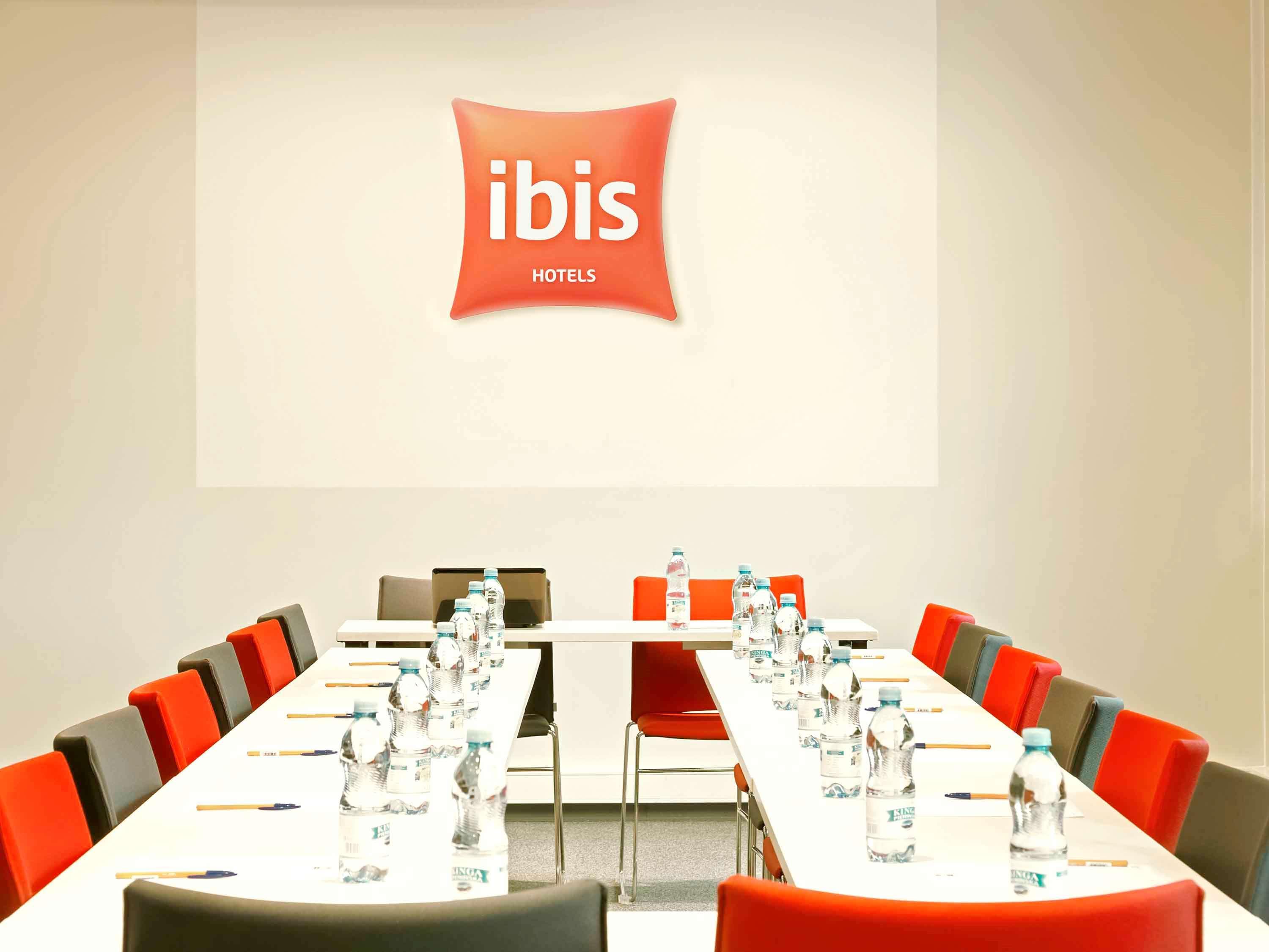 Отель Ibis Warszawa Ostrobramska Экстерьер фото