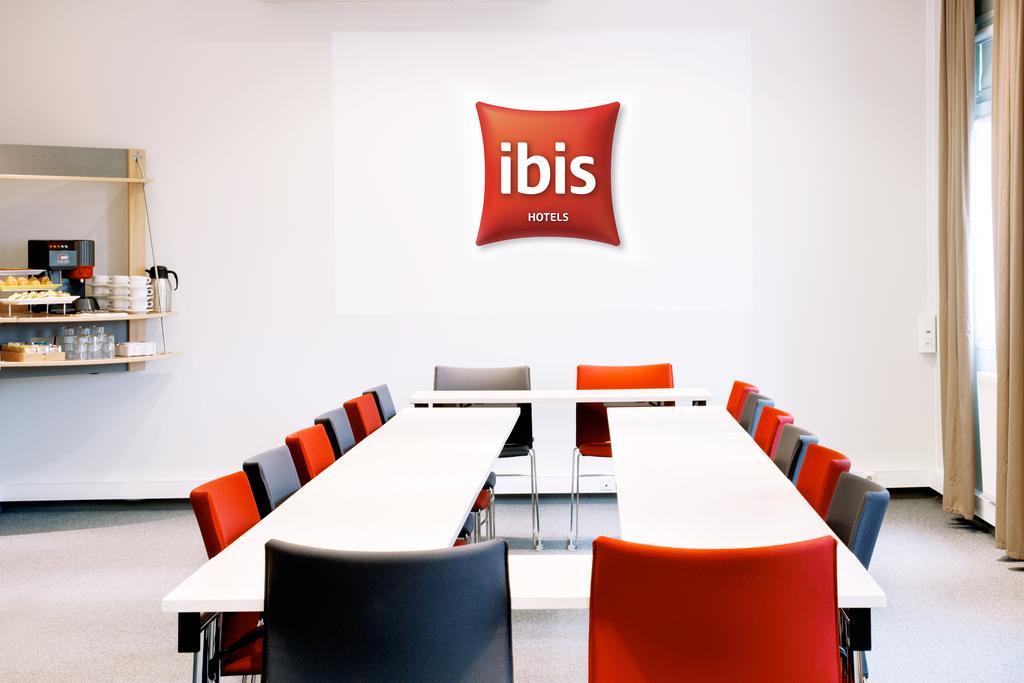 Отель Ibis Warszawa Ostrobramska Экстерьер фото